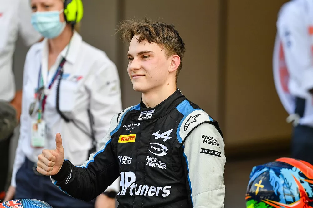 Oscar Piastri, Prema Racing f&ecirc;te sa victoire dans le parc ferm&eacute;