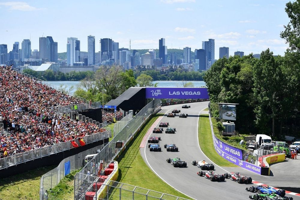 El pelotón durante la carrera
