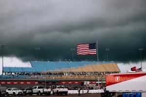 La IndyCar cancela la pr&aacute;ctica del viernes en Iowa Speedway tras aviso de tornado