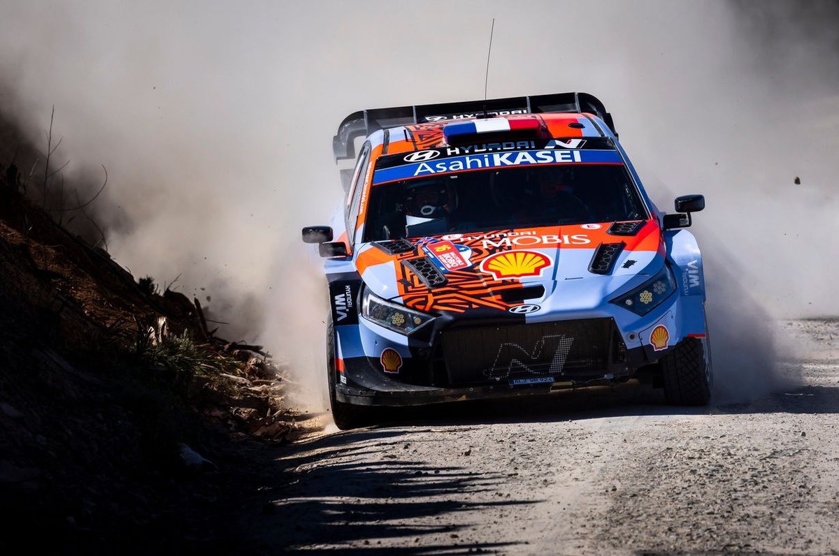 WRC Sardinia: Adrien Fourmaux heads Hyundai 1-2 after puncture-filled morning