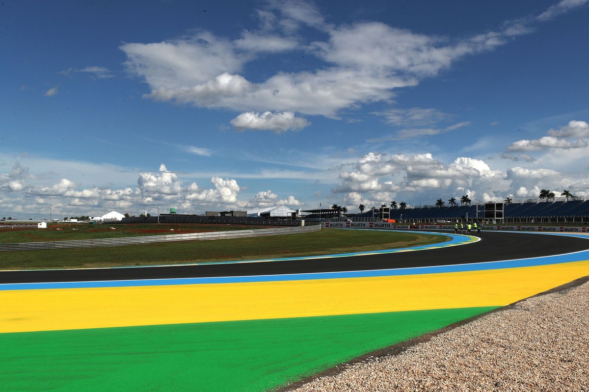L'asphalte de Goiânia doit encore être réparé