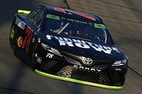 Truex manda en la segunda práctica en Chicago