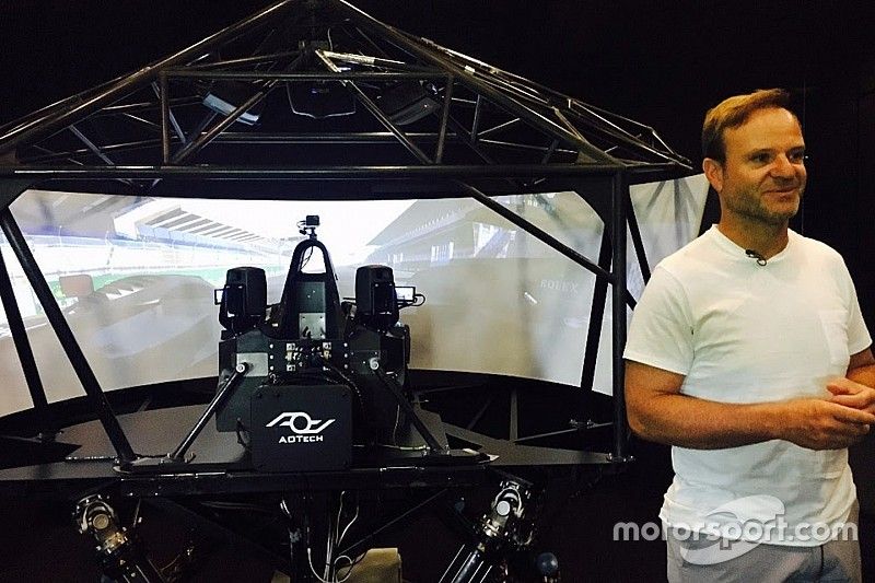 Rubens Barrichello con el simulador AOTech