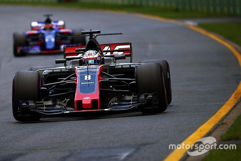 Romain Grosjean, Haas F1 Team VF-17, leads Daniil Kvyat, Scuderia Toro Rosso STR12