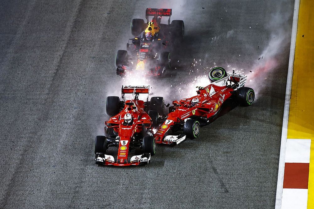 Choque de Sebastian Vettel, Ferrari SF70H,  Kimi Raikkonen, Ferrari SF70H y Max Verstappen, Red Bull Racing RB13 en la arrancada