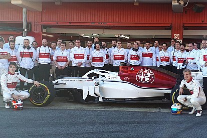 Sauber C37 ilk sürüşünü başarıyla tamamladı