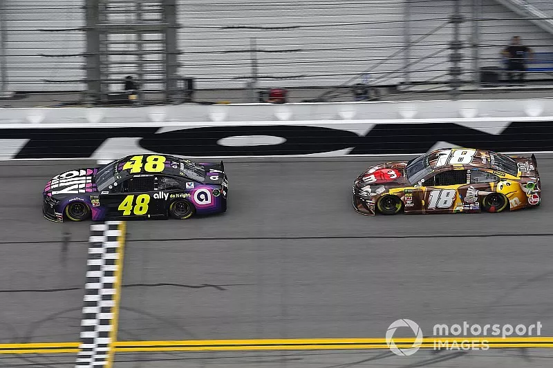 Jimmie Johnson, Hendrick Motorsports, Chevrolet Camaro Ally, Kyle Busch, Joe Gibbs Racing, Toyota Camry M&M's Chocolate Bar