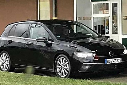 Volkswagen Golf VIII зловили без камуфляжу