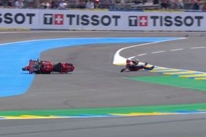 Vídeo: ¡Bagnaia se cae y acaba con un cero en la sprint de Francia!