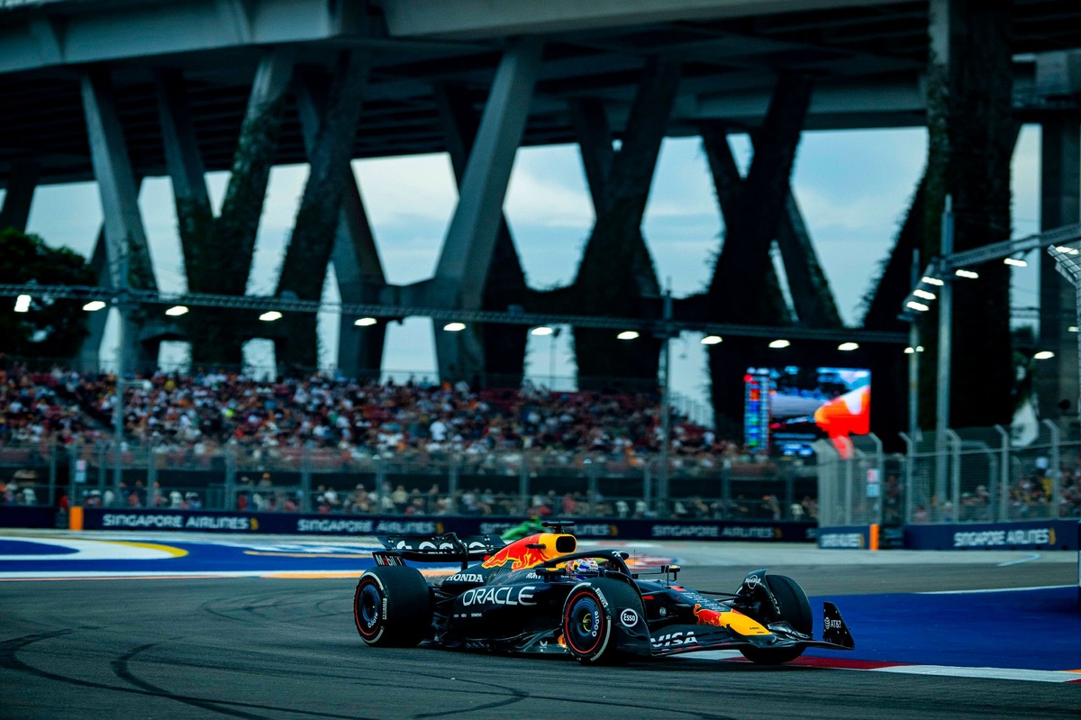 Verstappen mete miedo a los McLaren y lidera la FP3; Aston sufre y Sainz brilla 