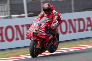 MotoGP: Bagnaia faz a pole no Japão e Márquez larga em terceiro 