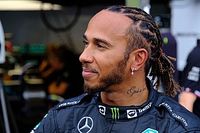 F1: Hamilton 'joga toalha' e diz que só resta "rir" sobre dificuldades com W13