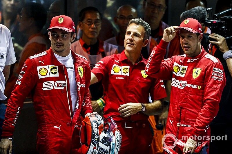 Il vincitore della gara Sebastian Vettel, Ferrari e Charles Leclerc, Ferrari al Parc Ferme 