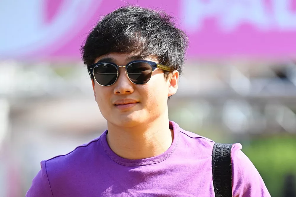 Yuki Tsunoda, Scuderia AlphaTauri, arrives into the paddock