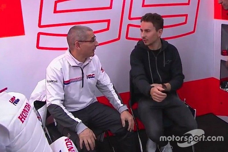 Jorge Lorenzo en el box del Repsol Honda