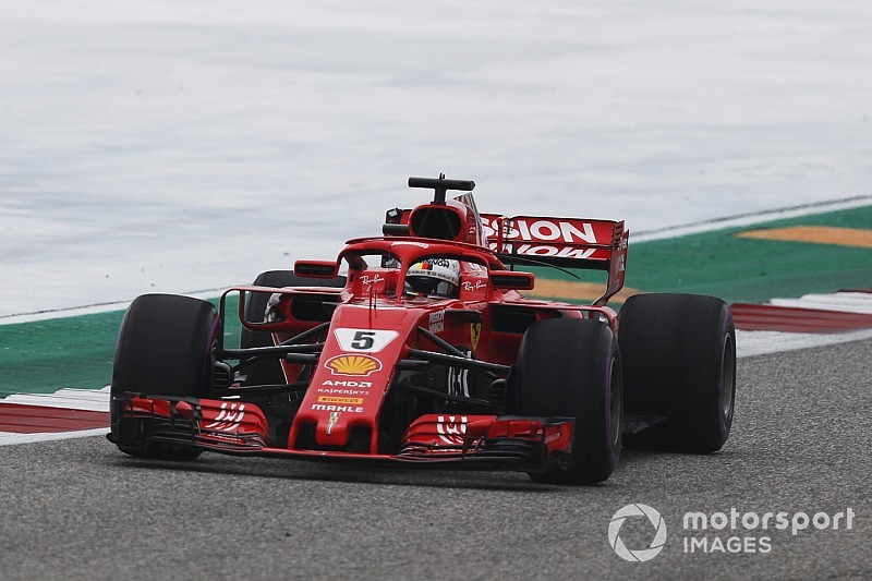 Vettel ve Raikkonen, ufak farkla kaçan pole pozisyonundan ötürü üzgün