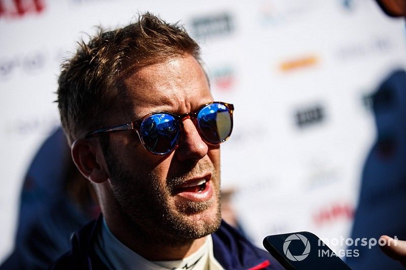 Sam Bird, Envision Virgin Racing, con los medios
