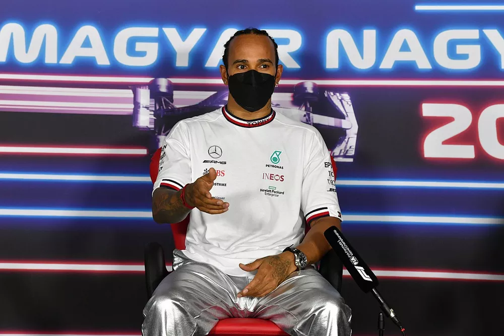 Le poleman Lewis Hamilton, Mercedes, en conf&eacute;rence de presse