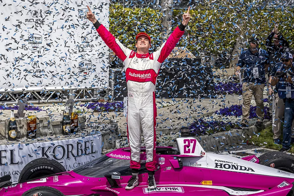 Race winner Kyle Kirkwood, Andretti Autosport Honda