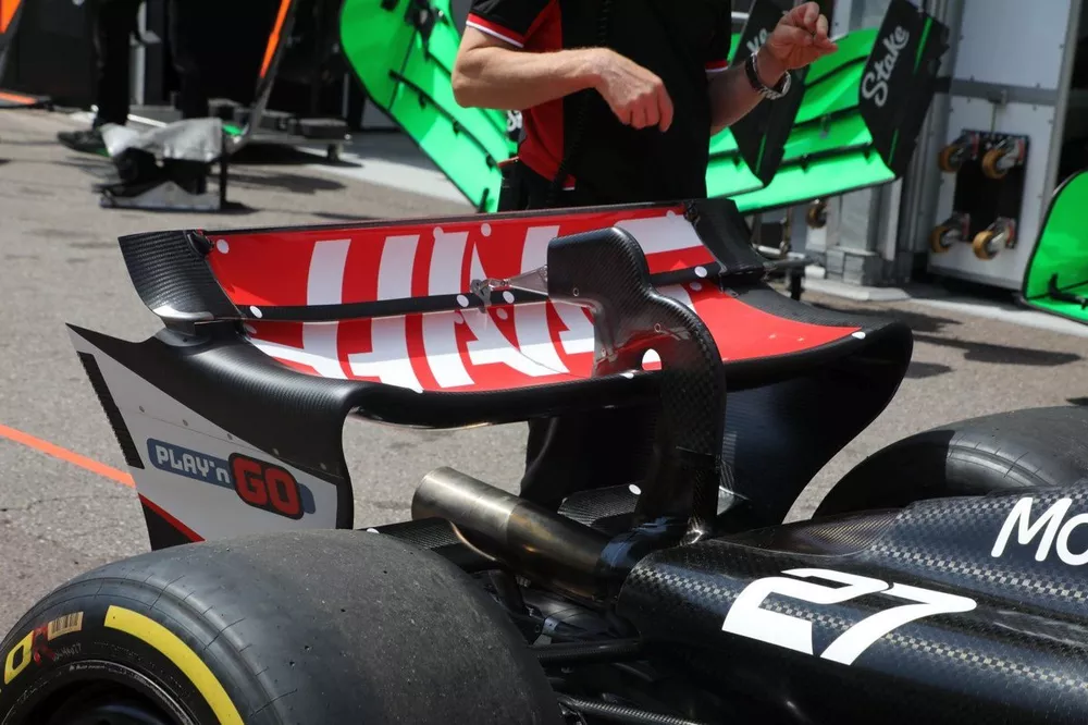 Haas VF-24 detalle aler&oacute;n trasero