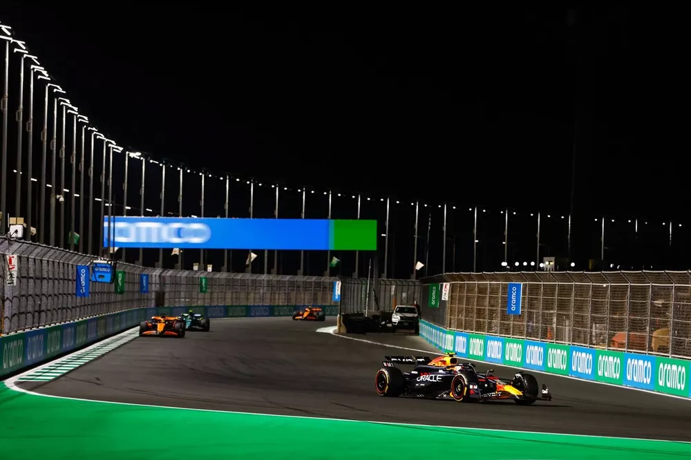 Sergio Perez, Red Bull Racing RB20, Oscar Piastri, McLaren MCL38, Fernando Alonso, Aston Martin AMR24
