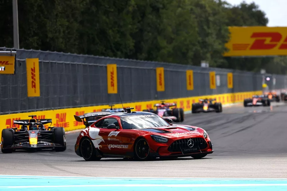 The safety car Max Verstappen, Red Bull Racing RB20, Charles Leclerc, Ferrari SF-24, Daniel Ricciardo, RB F1 Team VCARB 01