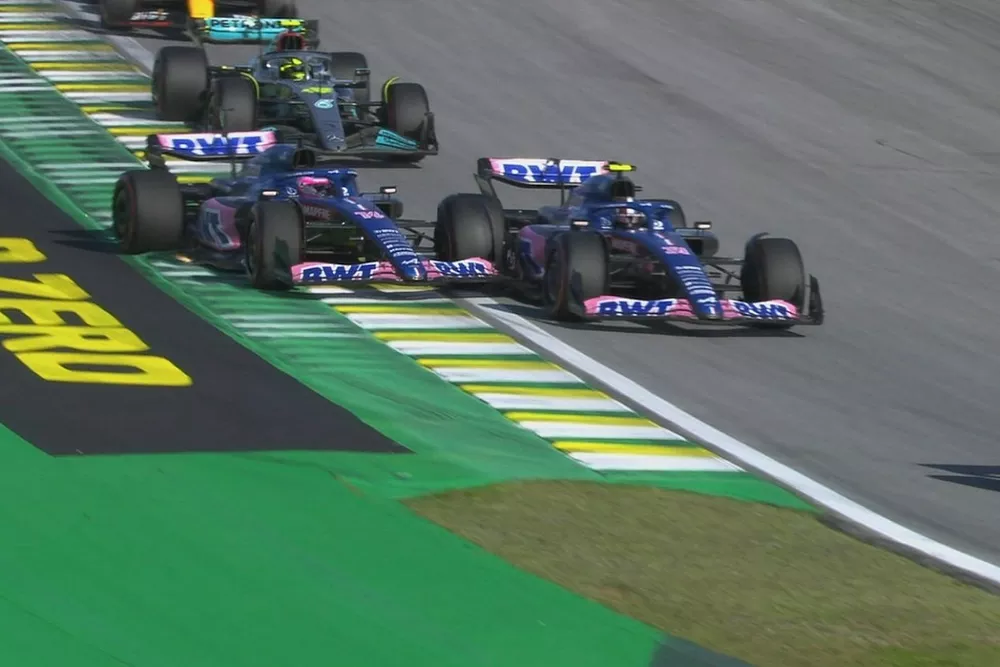Toque de Alonso y Ocon en Brasil