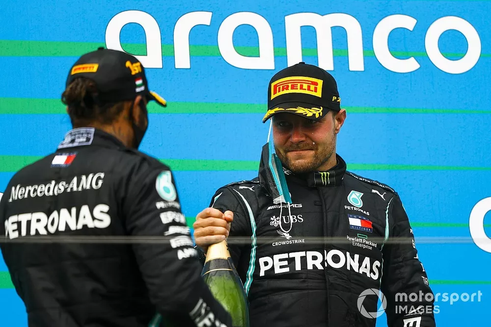 Lewis Hamilton, Mercedes-AMG Petronas F1, 1st position, Valtteri Bottas, Mercedes-AMG Petronas F1, 3rd position, and Peter Bonnington, Race Engineer, Mercedes AMG, on the podium