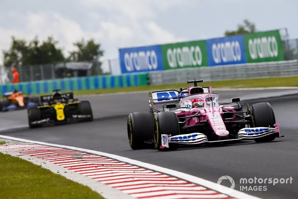 Sergio Perez, Racing Point RP20, leads Daniel Ricciardo, Renault F1 Team R.S.20
