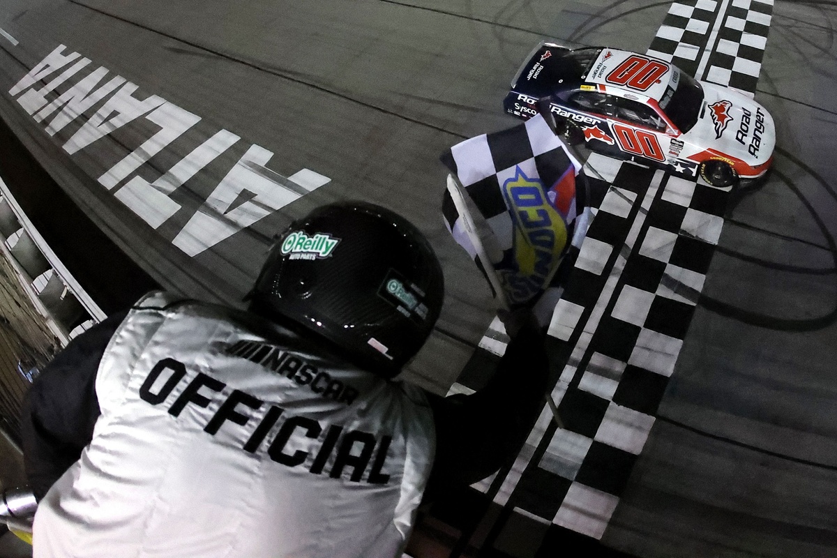 NASCAR O'Reilly: Creed conquista vitória inédita após jejum recorde