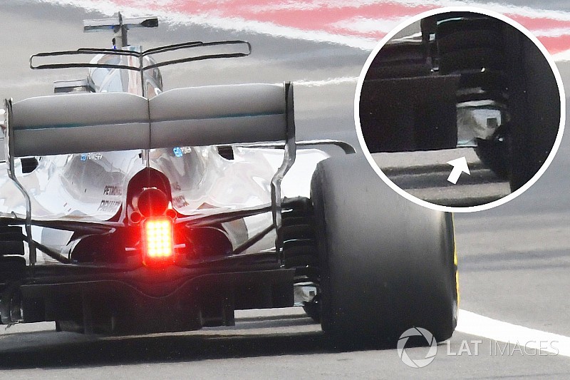 Hamilton lento? Ha rotto il diffusore posteriore al primo giro!