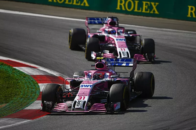 Esteban Ocon, Force India VJM11, Sergio Perez, Force India VJM11