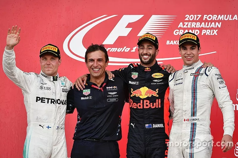 Race winner Daniel Ricciardo, Red Bull Racing, Pierre Wache, Red Bull Racing Chief Engineer Performance Engineering, Valtteri Bottas, Mercedes AMG F1, Lance Stroll, Williams