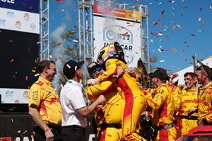 Palou elogia a Ganassi tras ganar en St. Pete: "Todo el trabajo significa mucho"