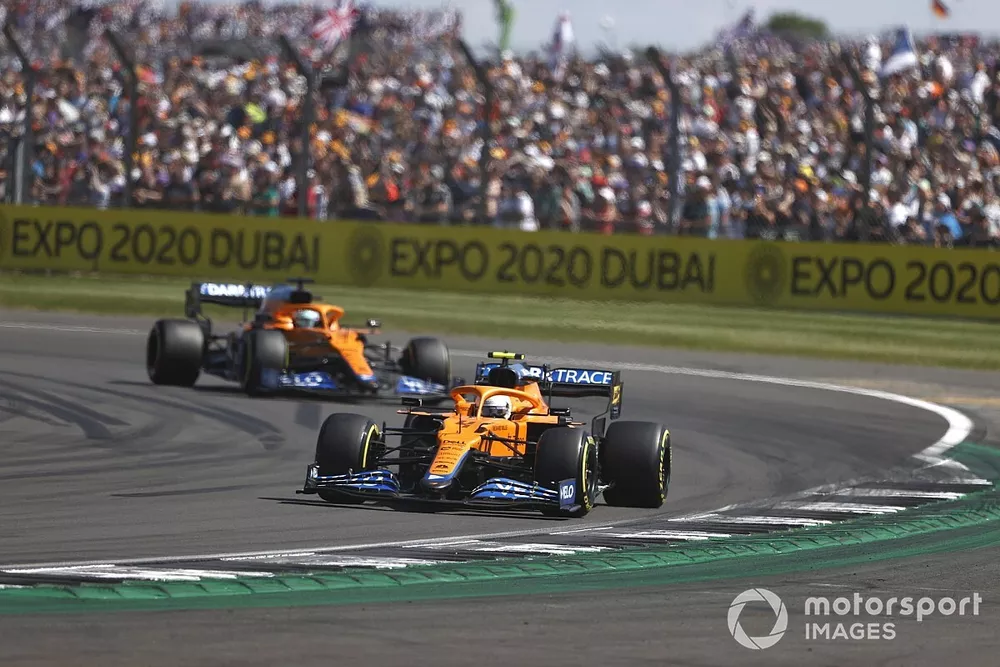 Lando Norris, McLaren MCL35M, Daniel Ricciardo, McLaren MCL35M