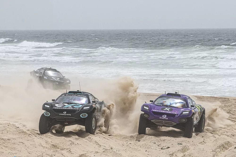 Molly Taylor, Johan Kristoffersson, Rosberg X Racing, e Cristina Gutierrez, Sebastien Loeb, X44, gareggiano e si toccano alla prima curva in finale