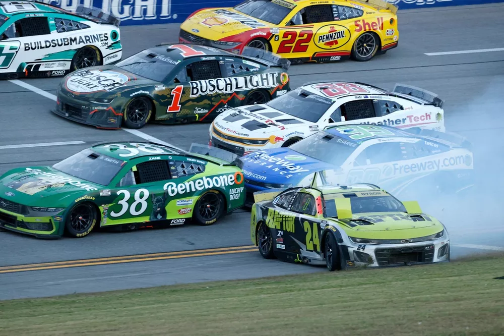 William Byron spins, Hendrick Motorsports Chevrolet