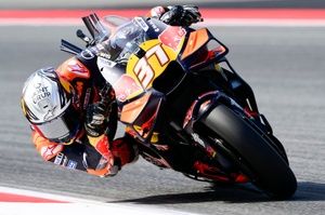 MotoGP: Acosta lidera TL1 na Catalunha, Márquez fica em 3º e Bagnaia em penúltimo