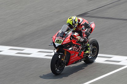 SBK, Buriram: Bautista fa poker con la Ducati e batte Rea in Gara 1
