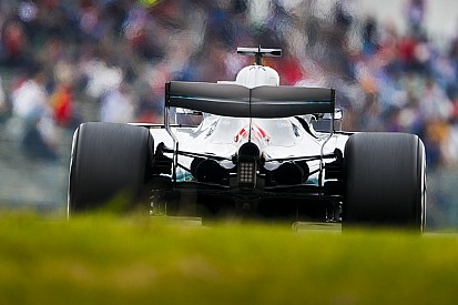 Hamilton elképesztő idővel nyerte az FP2-t Japánban, 0.8 másodpercet adott Vettelnek