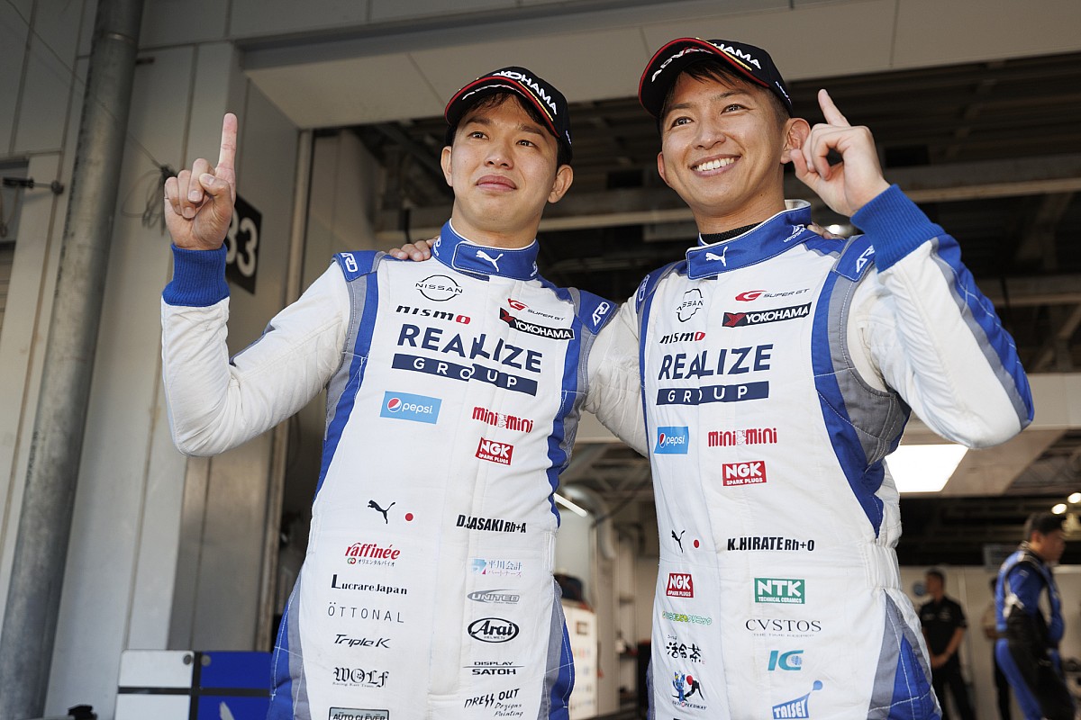 最終値下げレクサスチームサード　平手晃平選手直筆サイン入りノーメックス archive_73246_01-660x440.jpg
