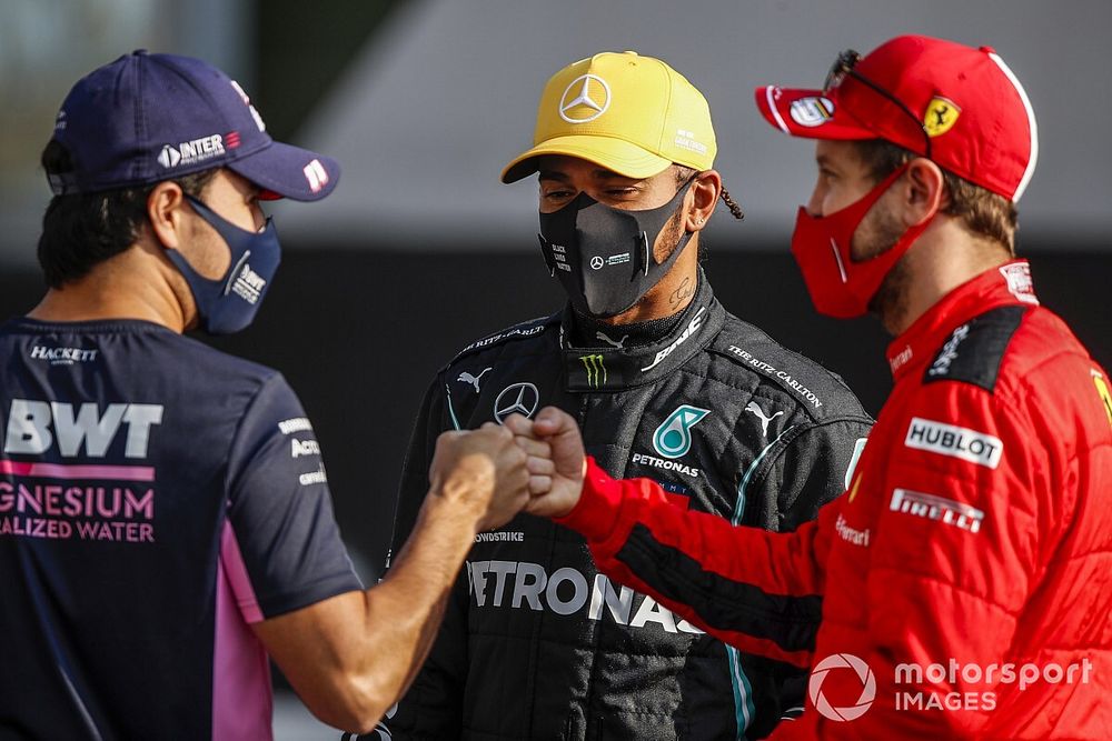 Sergio Pérez, Racing Point, Sebastian Vettel, Ferrari, Lewis Hamilton, Mercedes-AMG F1 durante la foto de grupo de los pilotos al final de la temporada