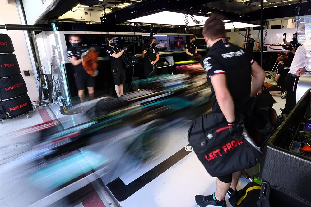 Le garage Mercedes F1