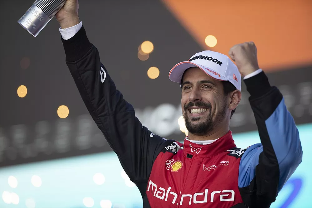 Lucas di Grassi, Mahindra Racing, 3rd position, lifts his trophy