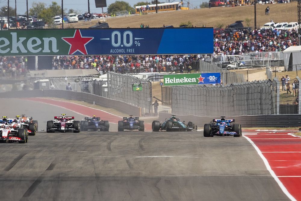 Fernando Alonso, Alpine A522, collides with Lance Stroll, Aston Martin AMR22