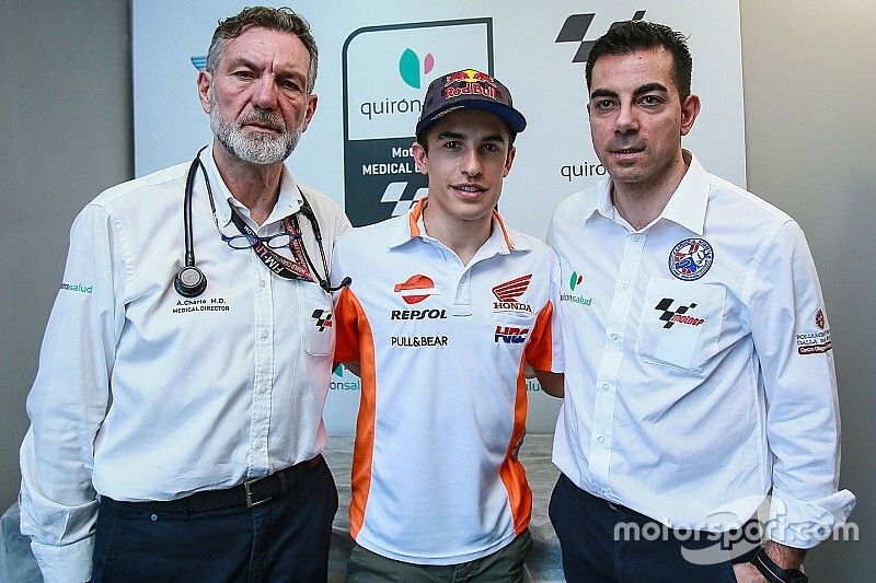 Marc Márquez, Repsol Honda Team, Dr Ángel Charte, director médico MotoGP, Dr Michele Zasa, Clinica Movil
