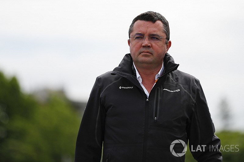 La salida de Boullier no condiciona el futuro de Alonso en McLaren