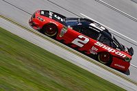 Brad Keselowski vence a Logano en la etapa 1 en Talladega