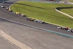 VÍDEO: Veja acidente assustador em Interlagos que levou pilotos ao hospital; prova da F4 Brasil também teve outra batida