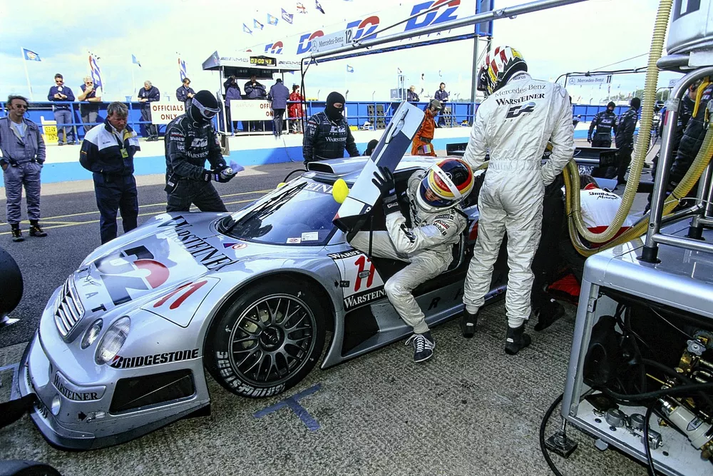 #11 AMG-Mercedes Mercedes-Benz CLK GTR: Bernd Schneider, Alexander Wurz